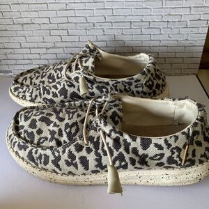 Hey Dude Shoes Womens 8 Wendy Sneakers Woven Cheetah Gray Casual Comfort Flats